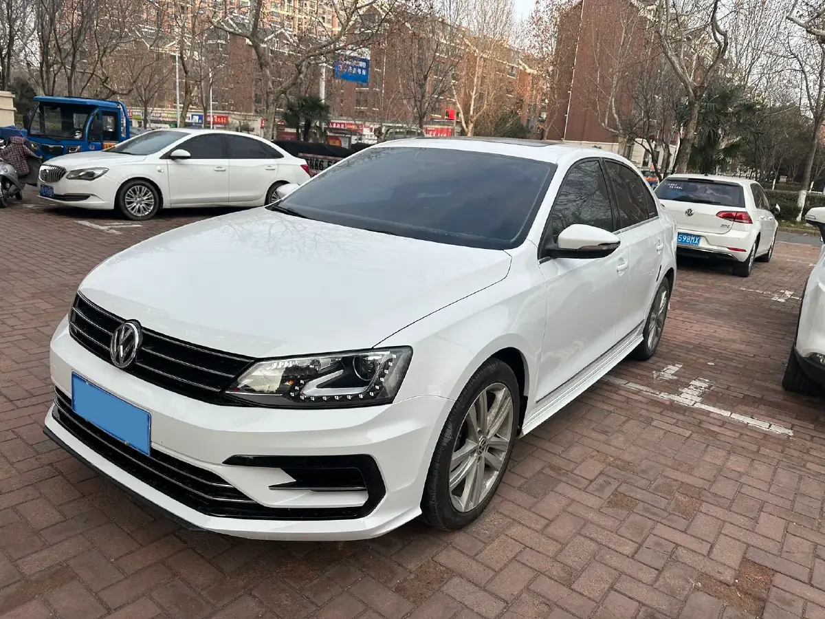 2018 Volkswagen Sagitar 1.4T 150HP L4 7DCT