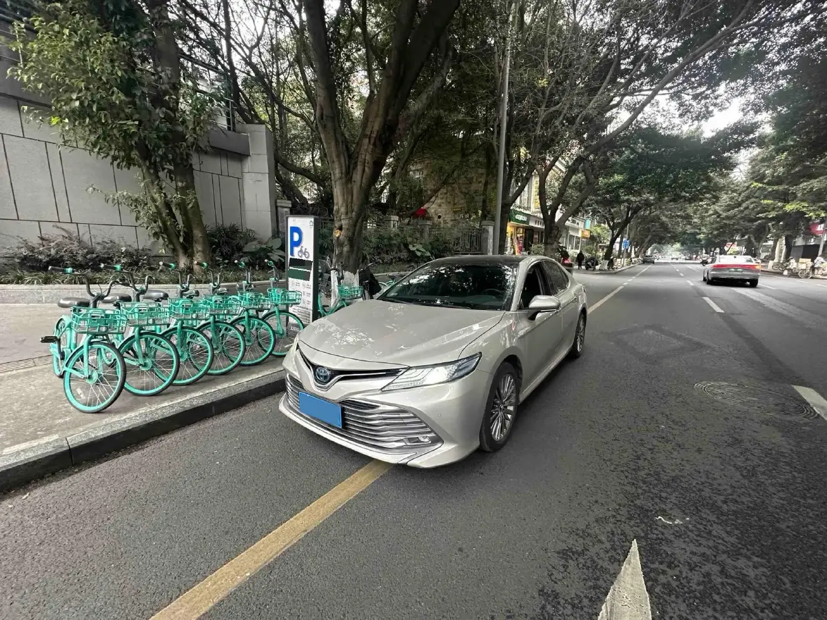 2019 Toyota Camry 2.5L 178HP L4 E-CVT Hybrid