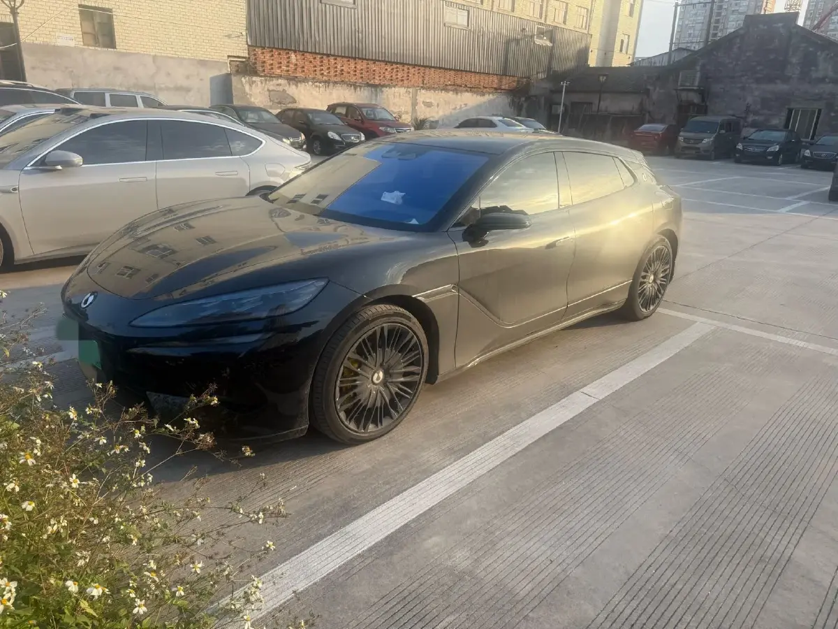 2024 Denza DenzaZ9GT 2.0T 207HP L4 E-CVT PHEV 38.5KWH