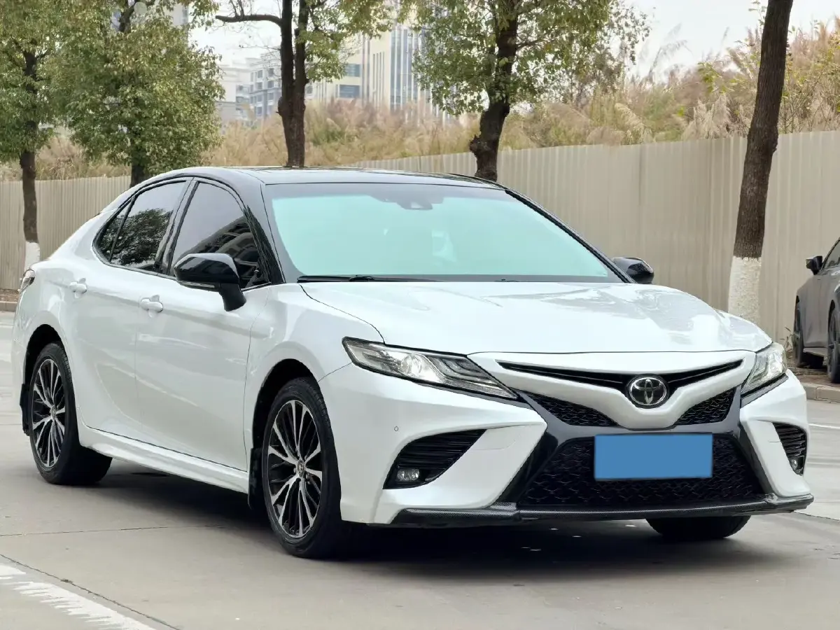 2019 Toyota Camry 2.5L 209HP L4 8AT