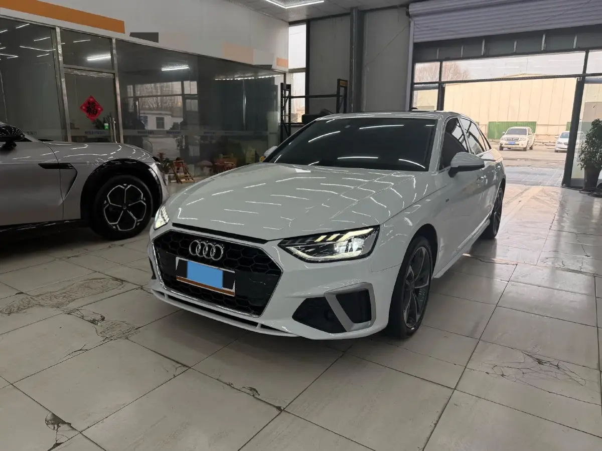 2022 Audi A4L 2.0T 190HP L4 7DCT