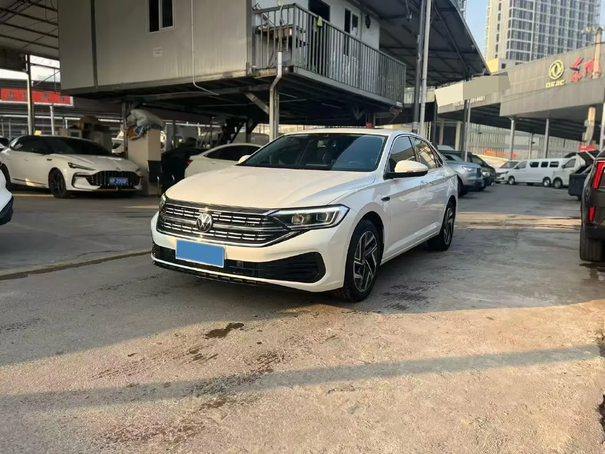 2023 Volkswagen Sagitar 1.5T 160HP L4 7DCT