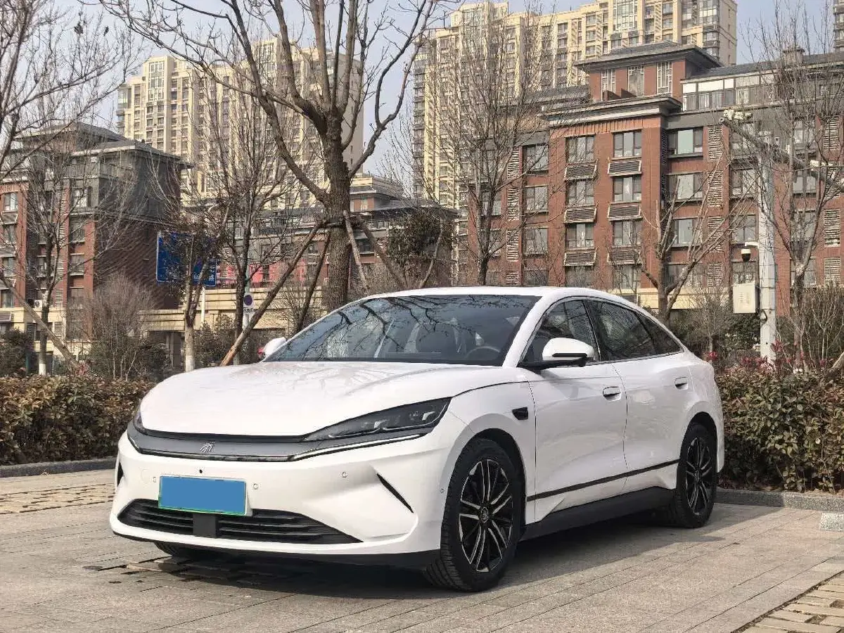 2025 BYD QinL BEV