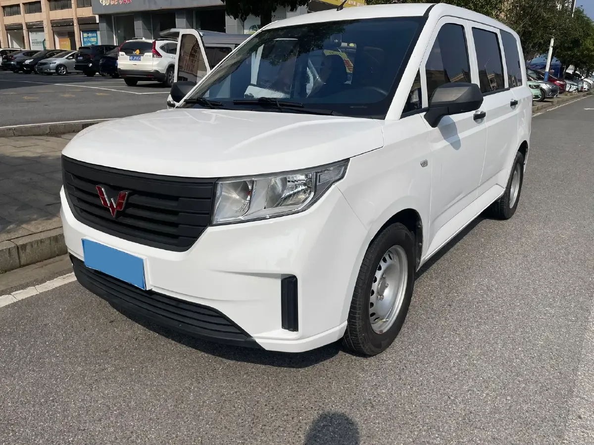2019 WuLing HongGuang Plus 1.5T 147HP L4 6MT