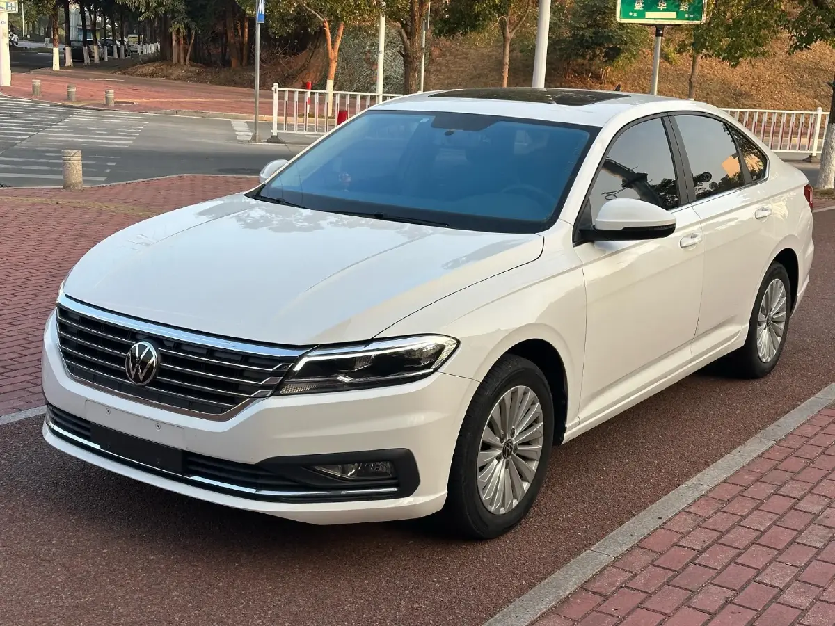 2019 Volkswagen Sagitar 1.2T 116HP L4 7DCT