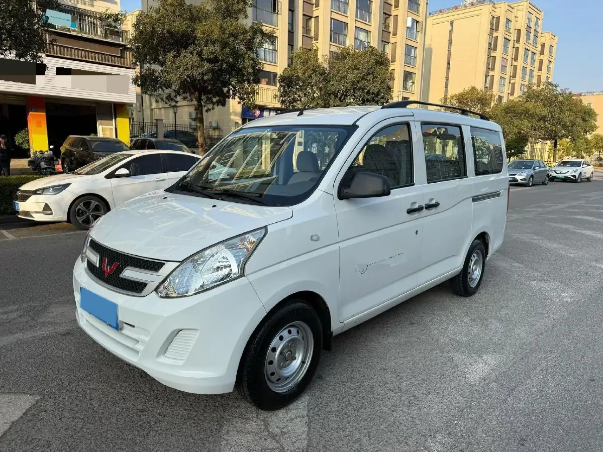 2018 WuLing RongGuang V 1.2L 88HP L4 5MT