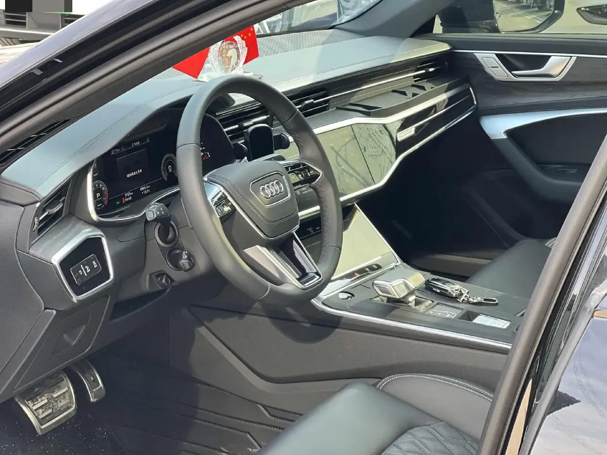 2025 Audi A6L 2.0T 245HP L4 7DCT,autocango,china used car exporter,china ev exporter,chinese used car exporter,chinese used ev exporter