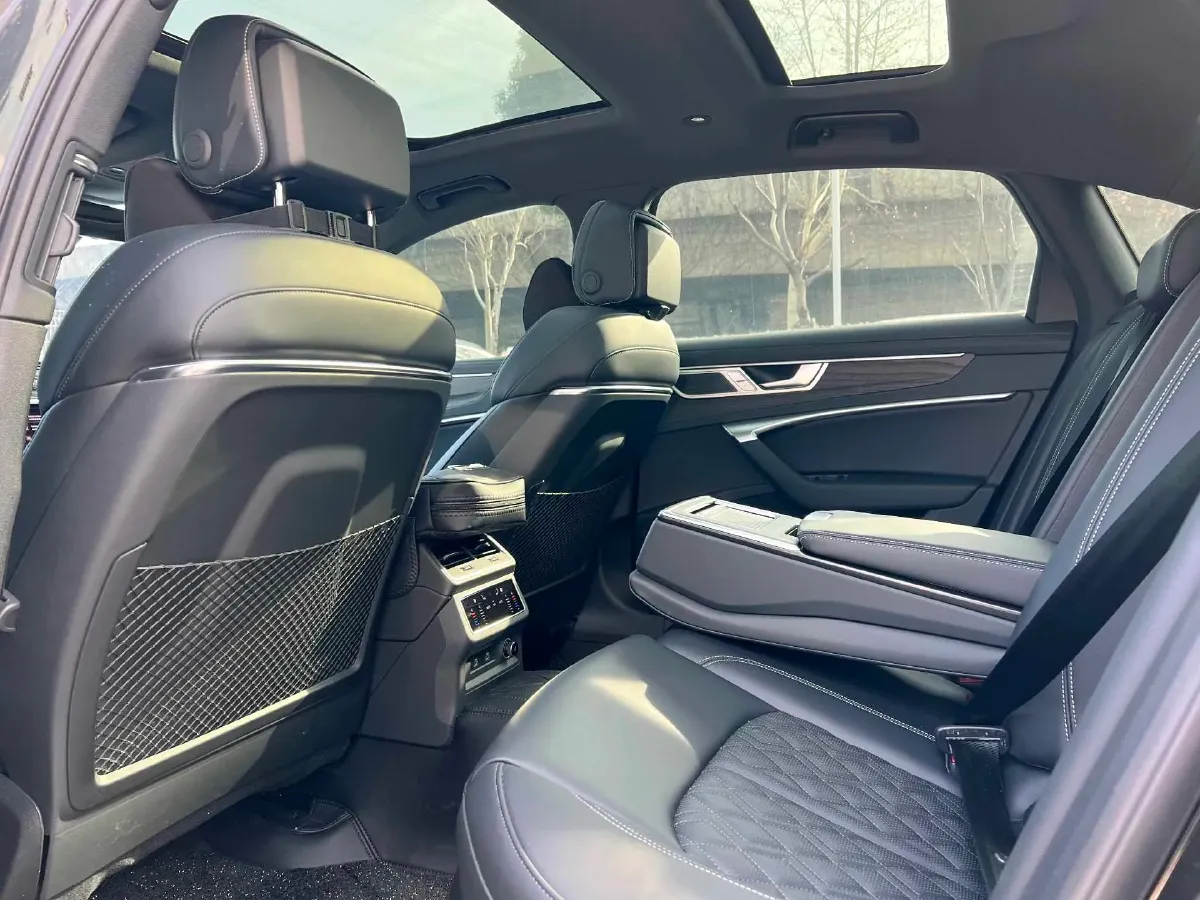 2025 Audi A6L 2.0T 245HP L4 7DCT,autocango,china used car exporter,china ev exporter,chinese used car exporter,chinese used ev exporter