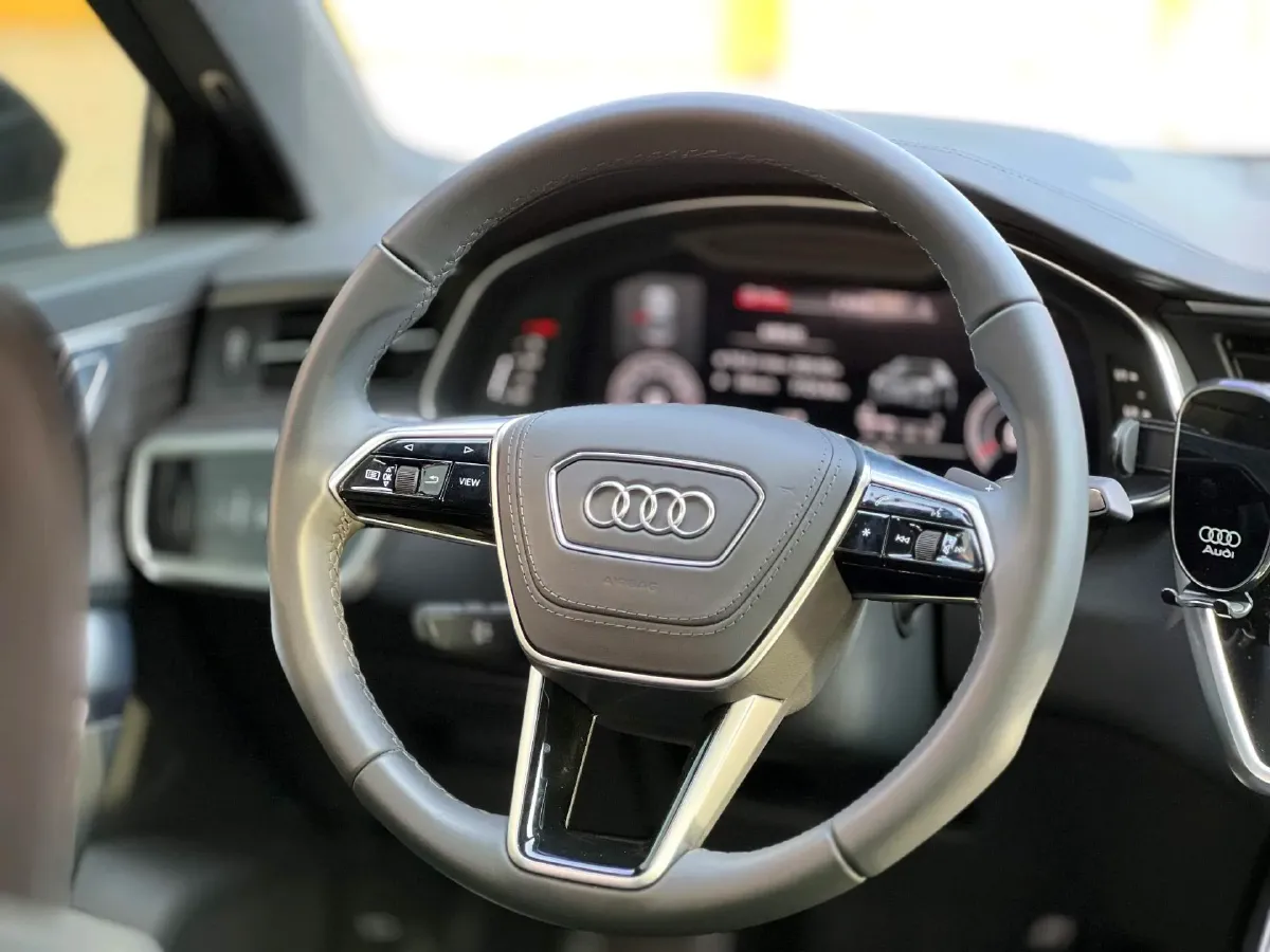 2025 Audi A6L 2.0T 245HP L4 7DCT,autocango,china used car exporter,china ev exporter,chinese used car exporter,chinese used ev exporter