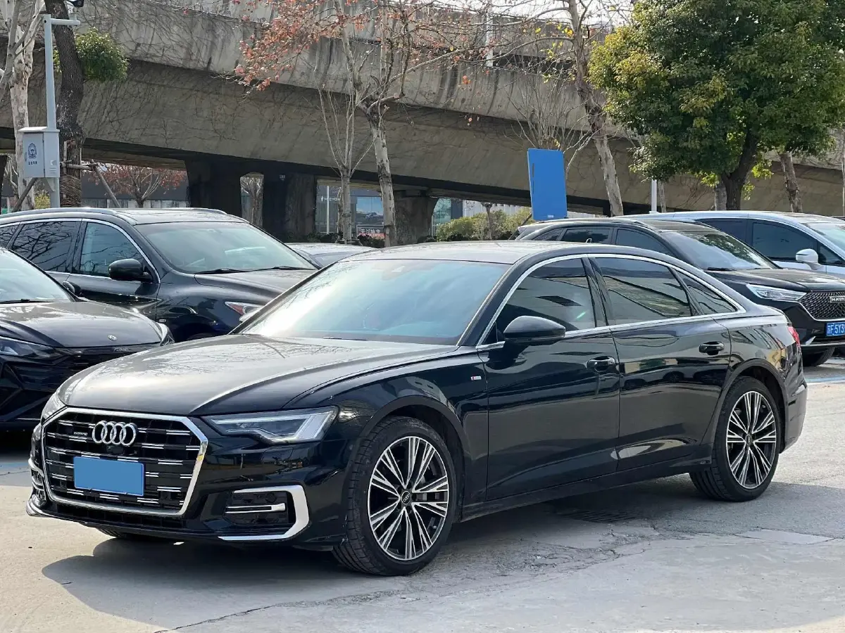 2025 Audi A6L 2.0T 245HP L4 7DCT