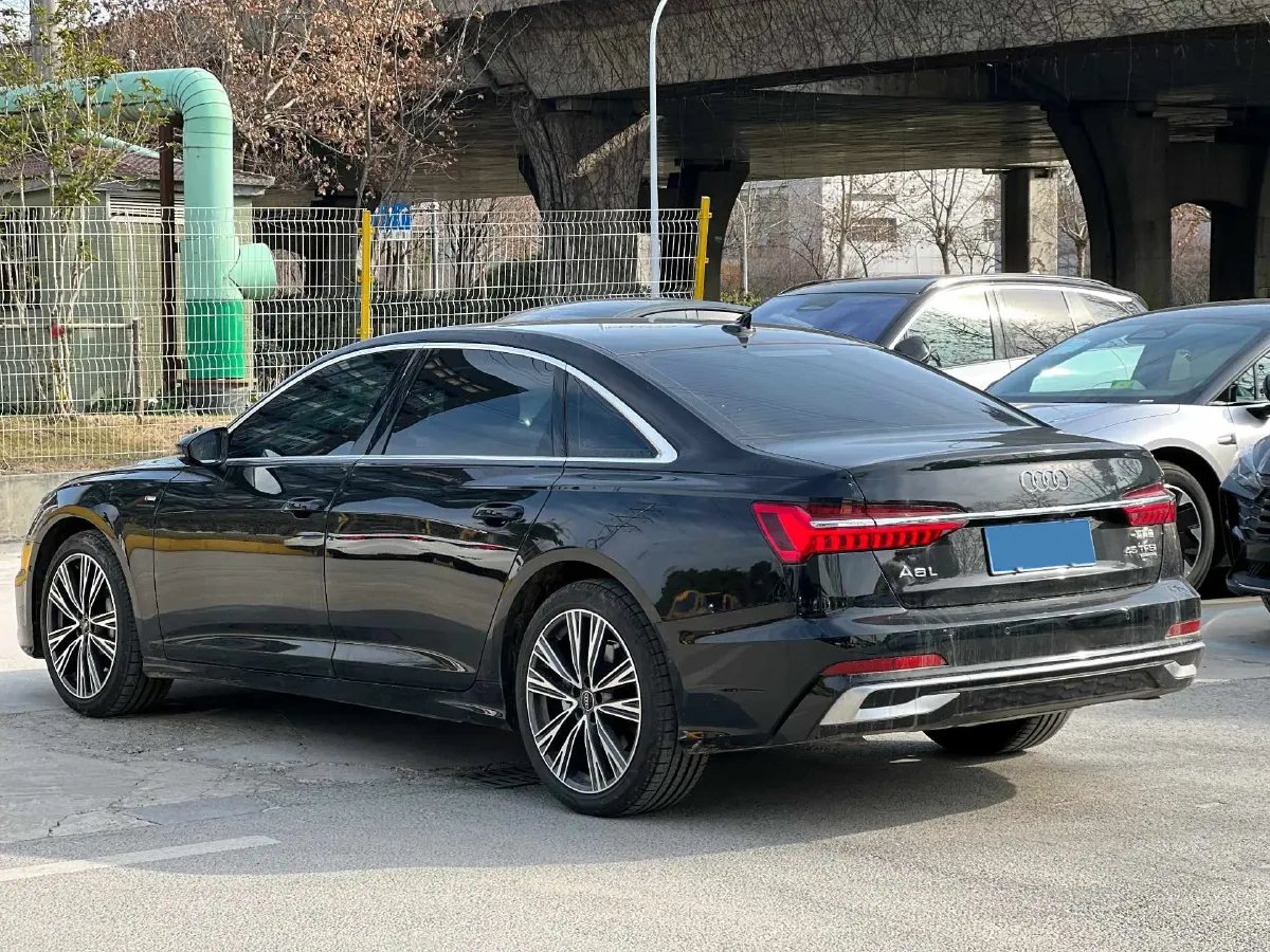 2025 Audi A6L 2.0T 245HP L4 7DCT,autocango,china used car exporter,china ev exporter,chinese used car exporter,chinese used ev exporter
