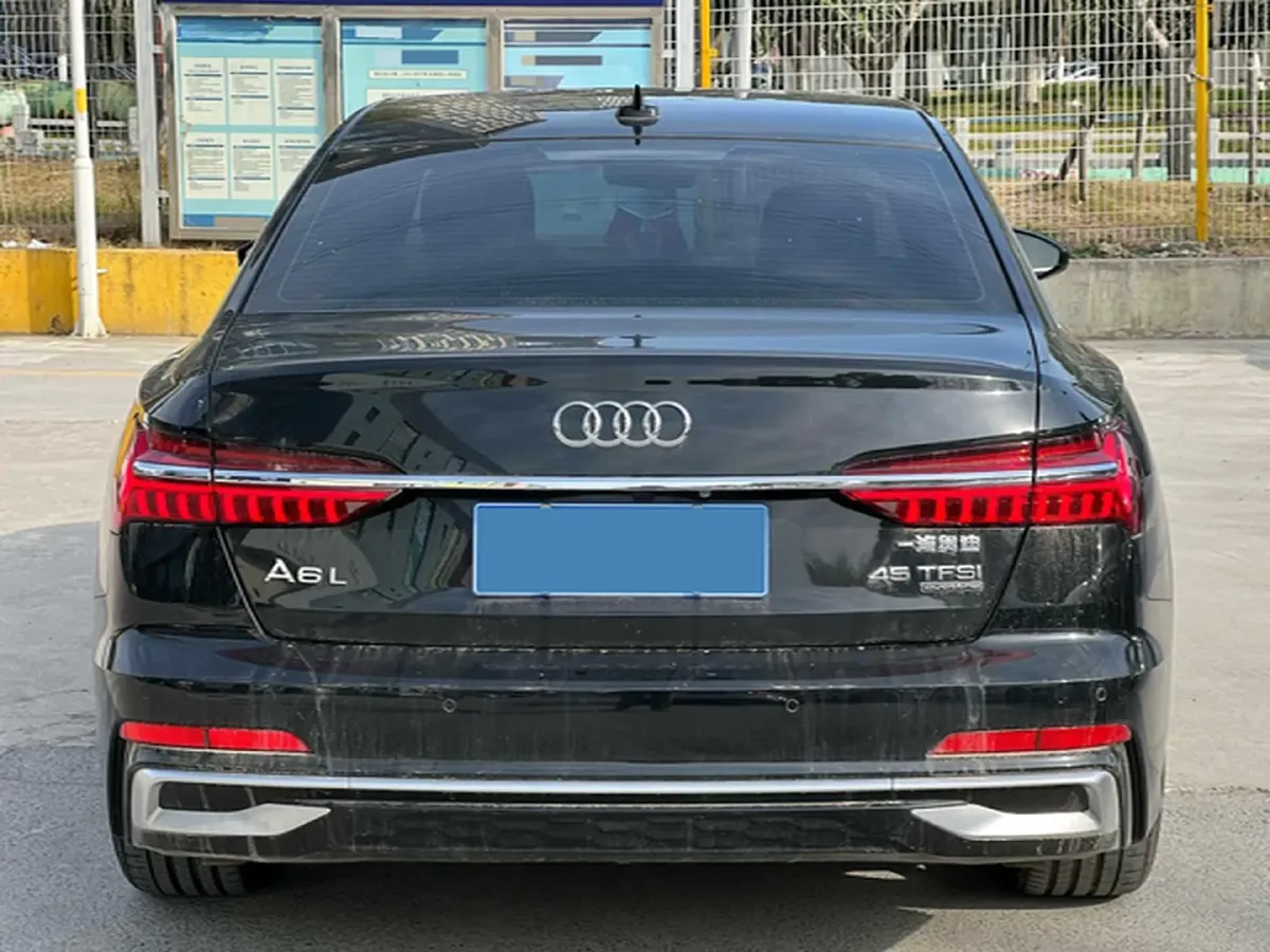2025 Audi A6L 2.0T 245HP L4 7DCT,autocango,china used car exporter,china ev exporter,chinese used car exporter,chinese used ev exporter