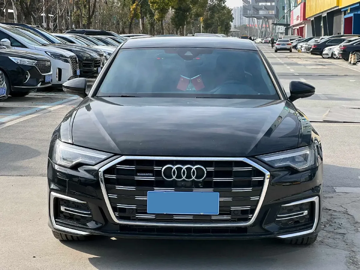 2025 Audi A6L 2.0T 245HP L4 7DCT,autocango,china used car exporter,china ev exporter,chinese used car exporter,chinese used ev exporter