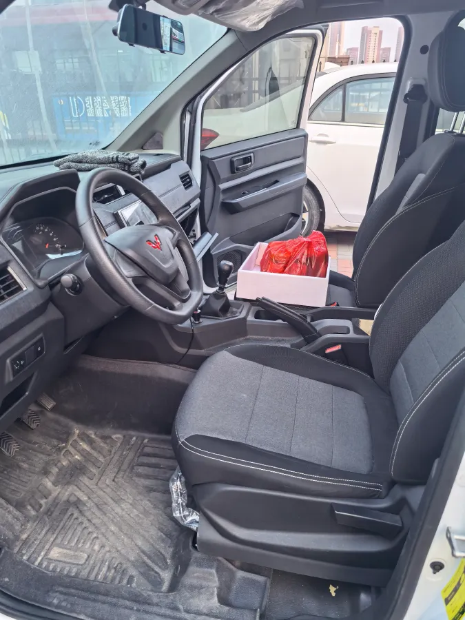 2020 BaoJun RC-5 1.5L 99HP L4 6MT,autocango,china used car exporter,china ev exporter,chinese used car exporter,chinese used ev exporter