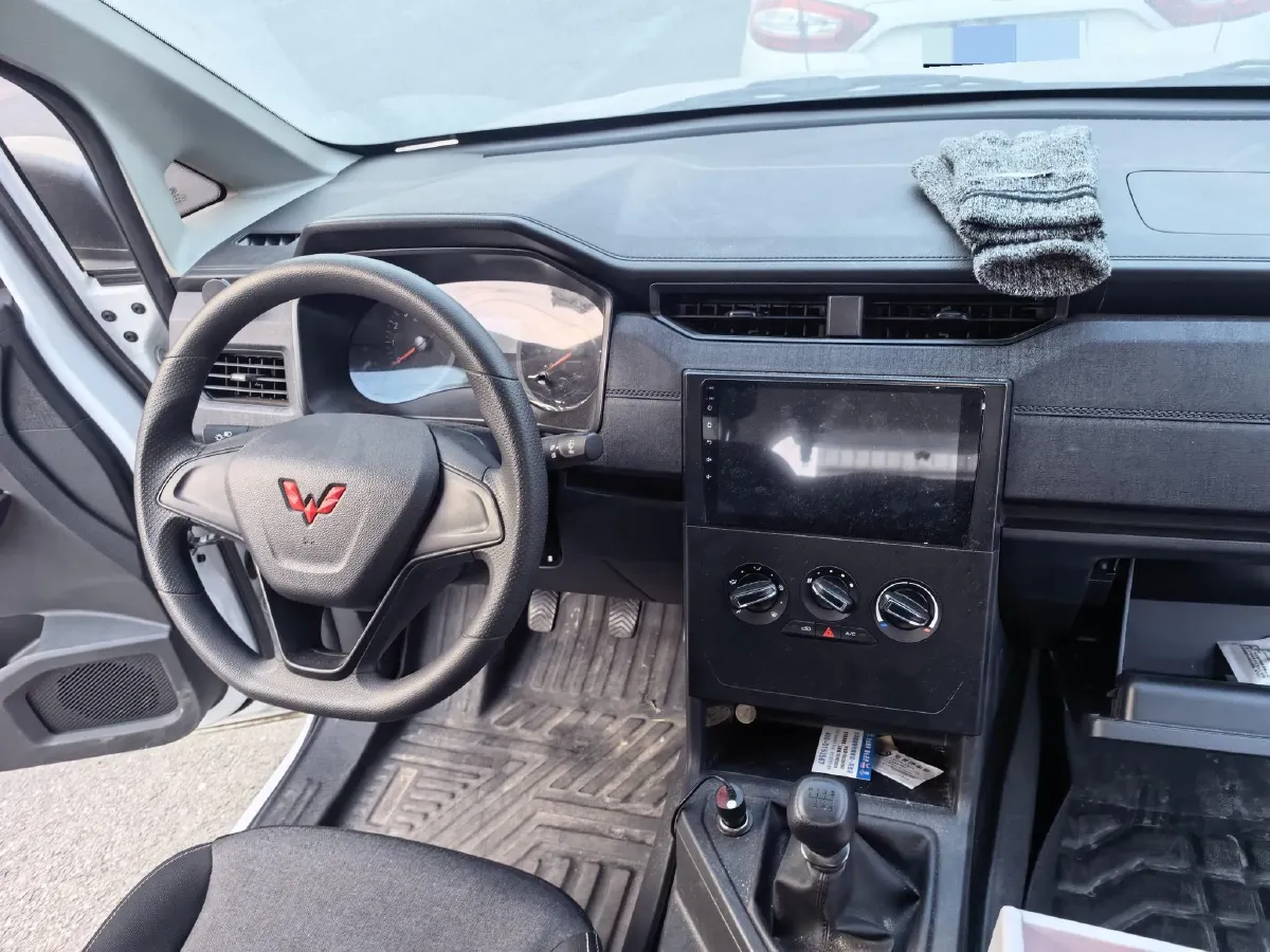 2020 BaoJun RC-5 1.5L 99HP L4 6MT,autocango,china used car exporter,china ev exporter,chinese used car exporter,chinese used ev exporter