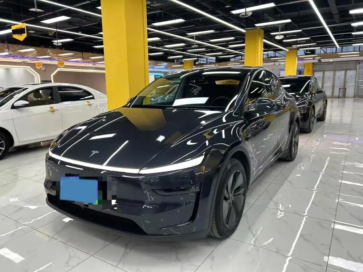 2025 Tesla Model Y BEV 62.5KWH