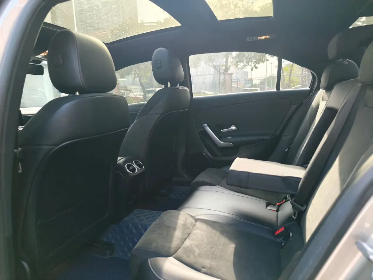 2020 Mercedes-Benz A Class 1.3T 163HP L4 7DCT,autocango,china used car exporter,china ev exporter,chinese used car exporter,chinese used ev exporter