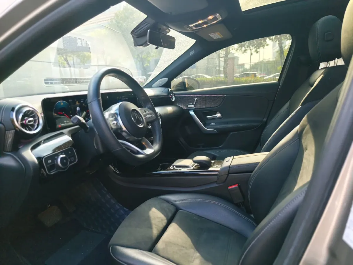 2020 Mercedes-Benz A Class 1.3T 163HP L4 7DCT,autocango,china used car exporter,china ev exporter,chinese used car exporter,chinese used ev exporter