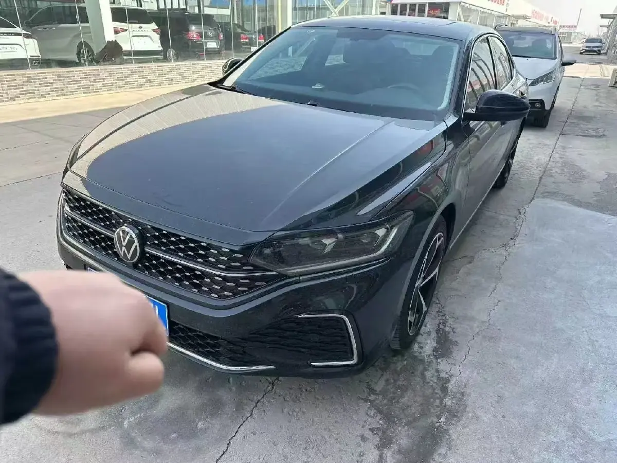 2023 Volkswagen Passat 2.0T 186HP L4 7DCT