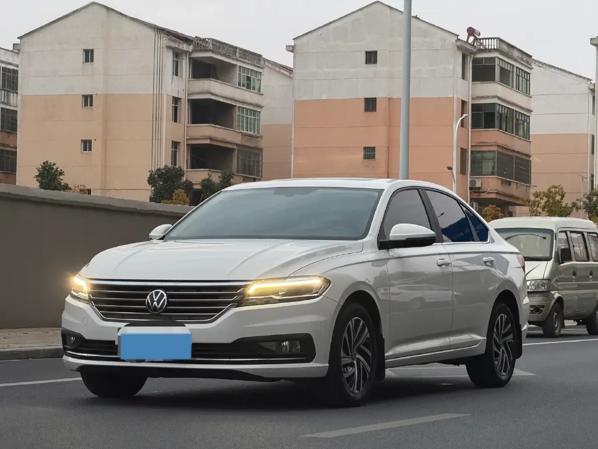 2022 Volkswagen T-Roc 1.4T 150HP L4 7DCT