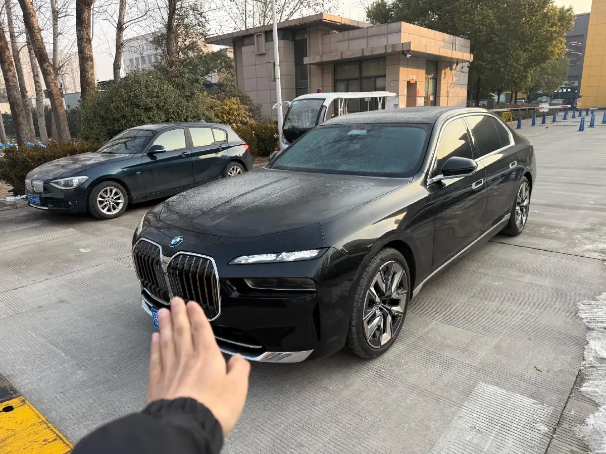 2023 BMW 7 Series 3.0T 381HP L6 8AT