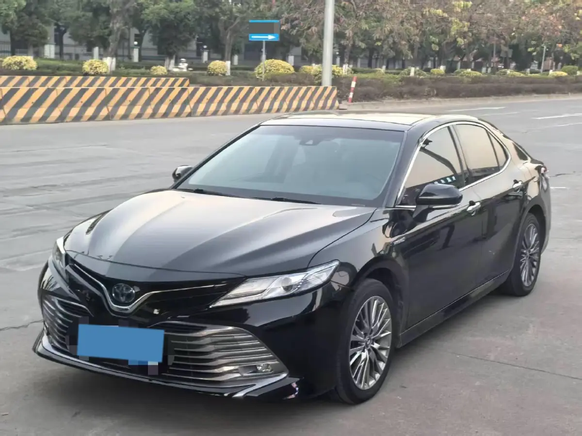 2018 Toyota Camry 2.5L 178HP L4 E-CVT Hybrid