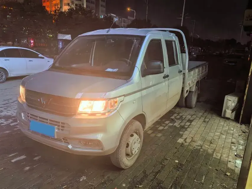 2023 WuLing RongGuang New Truck 2.0L 136HP L4 5MT