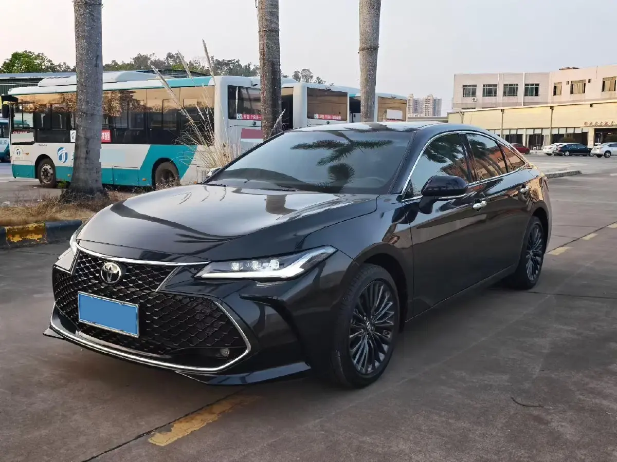 2023 Toyota Avalon 2.5L 207HP L4 8AT