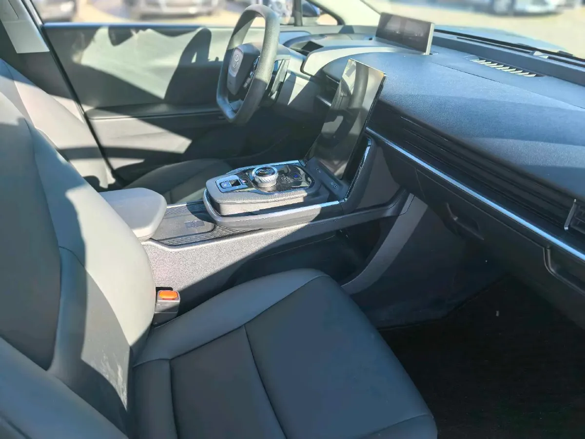 2023 Toyota bZ3 BEV 49.92KWH,autocango,china used car exporter,china ev exporter,chinese used car exporter,chinese used ev exporter