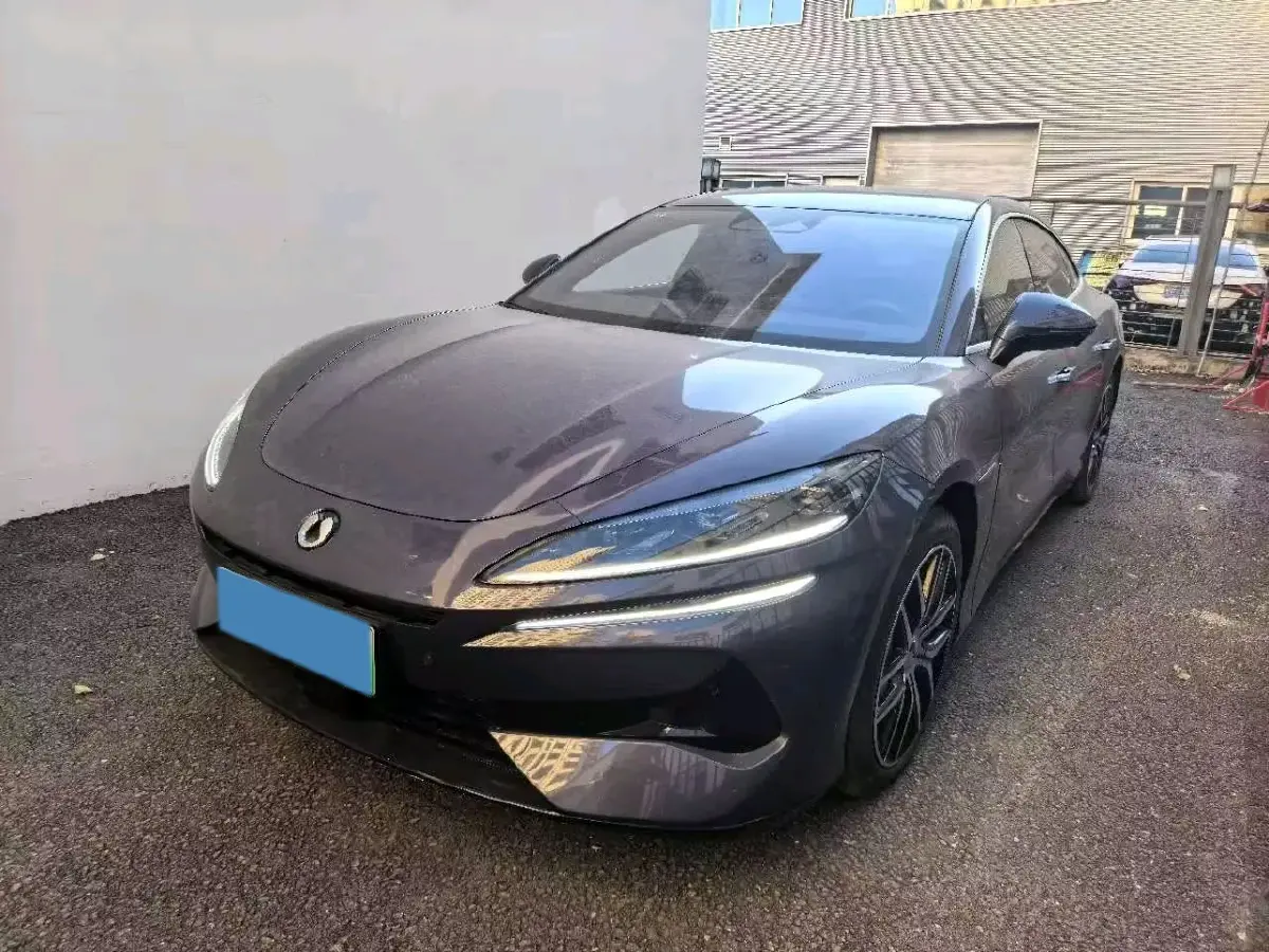 2024 Denza DenzaZ9 2.0T 207HP L4 E-CVT PHEV 38.5KWH