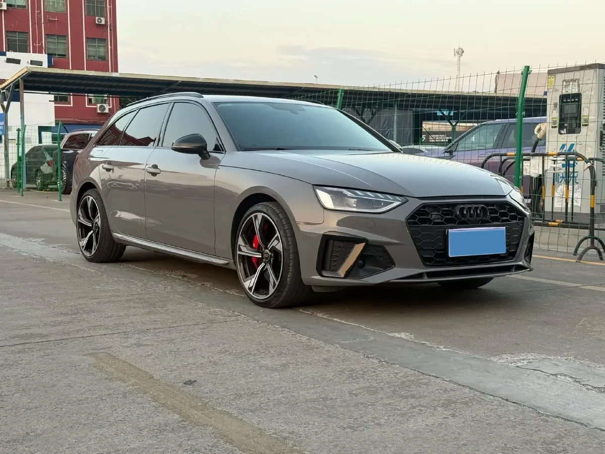 2021 Audi A4 2.0T 204HP L4 7DCT,autocango,china used car exporter,china ev exporter,chinese used car exporter,chinese used ev exporter