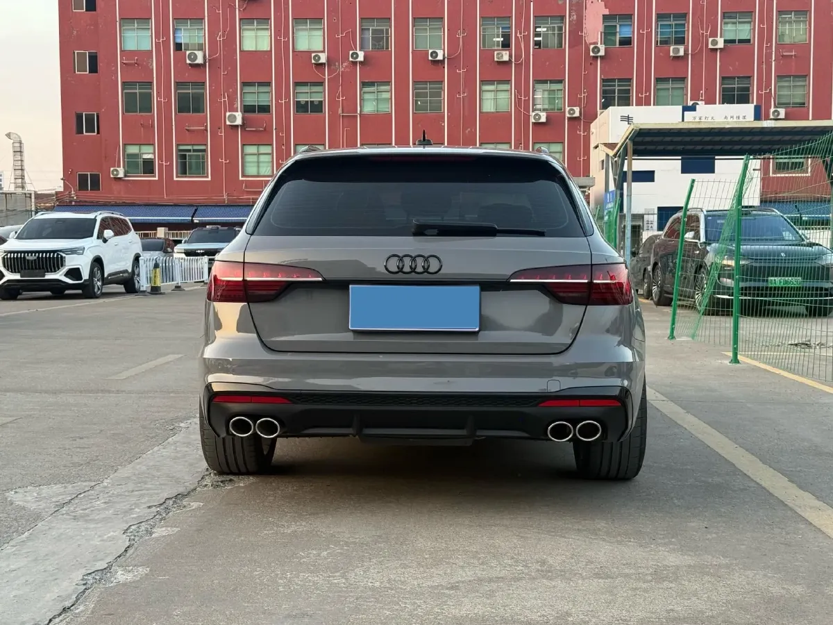 2021 Audi A4 2.0T 204HP L4 7DCT,autocango,china used car exporter,china ev exporter,chinese used car exporter,chinese used ev exporter
