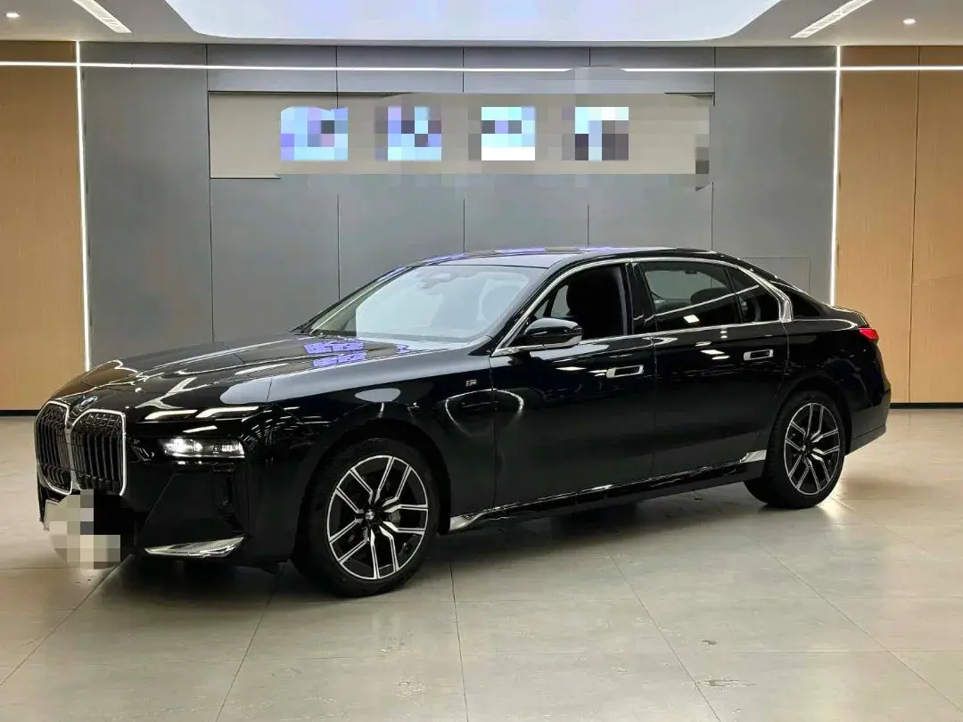 2023 BMW 7 Series 3.0T 272HP L6 8AT