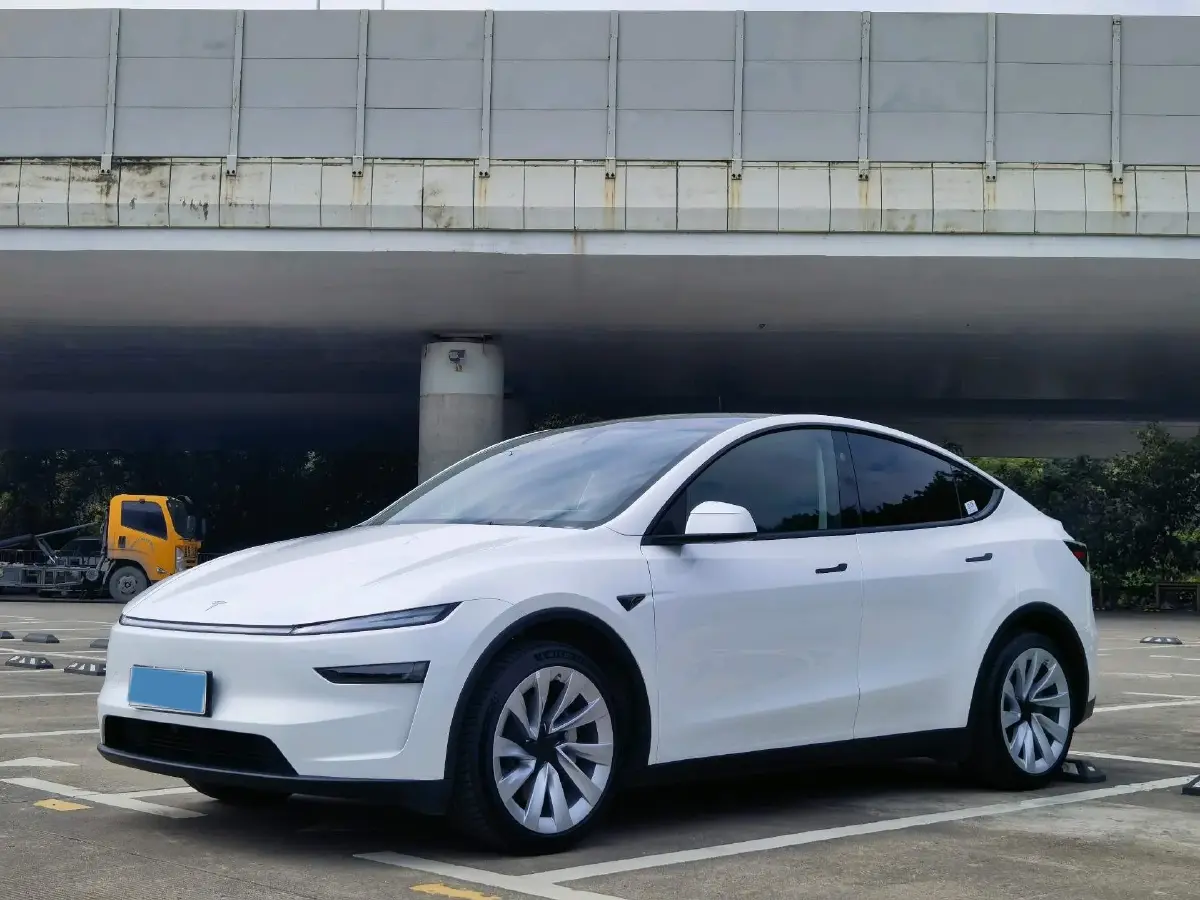 2025 Tesla Model Y BEV 62.5KWH