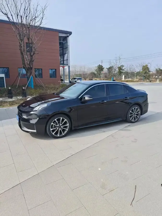 2019 LYNK&CO 03 2.0T 190HP L4 6AT