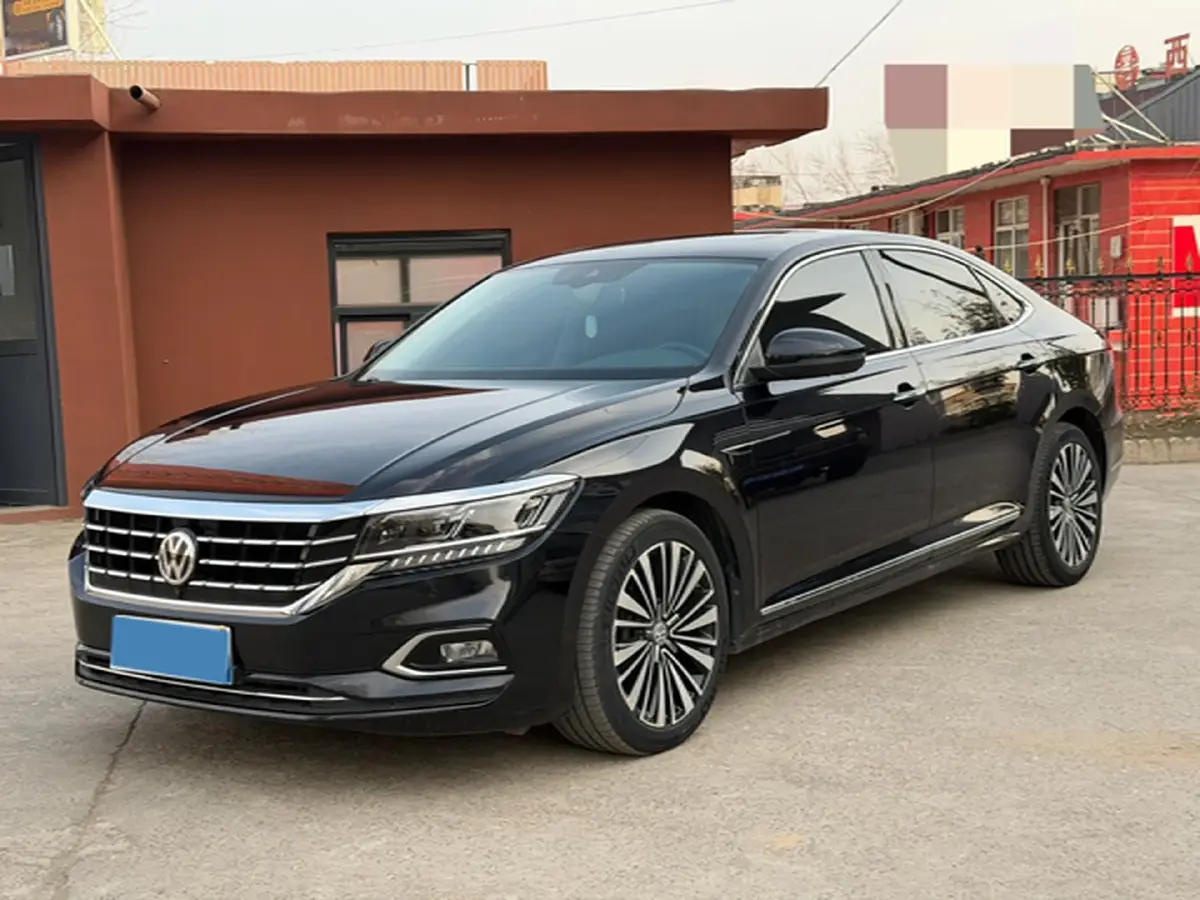 2019 Volkswagen Passat 2.0T 220HP L4 7DCT