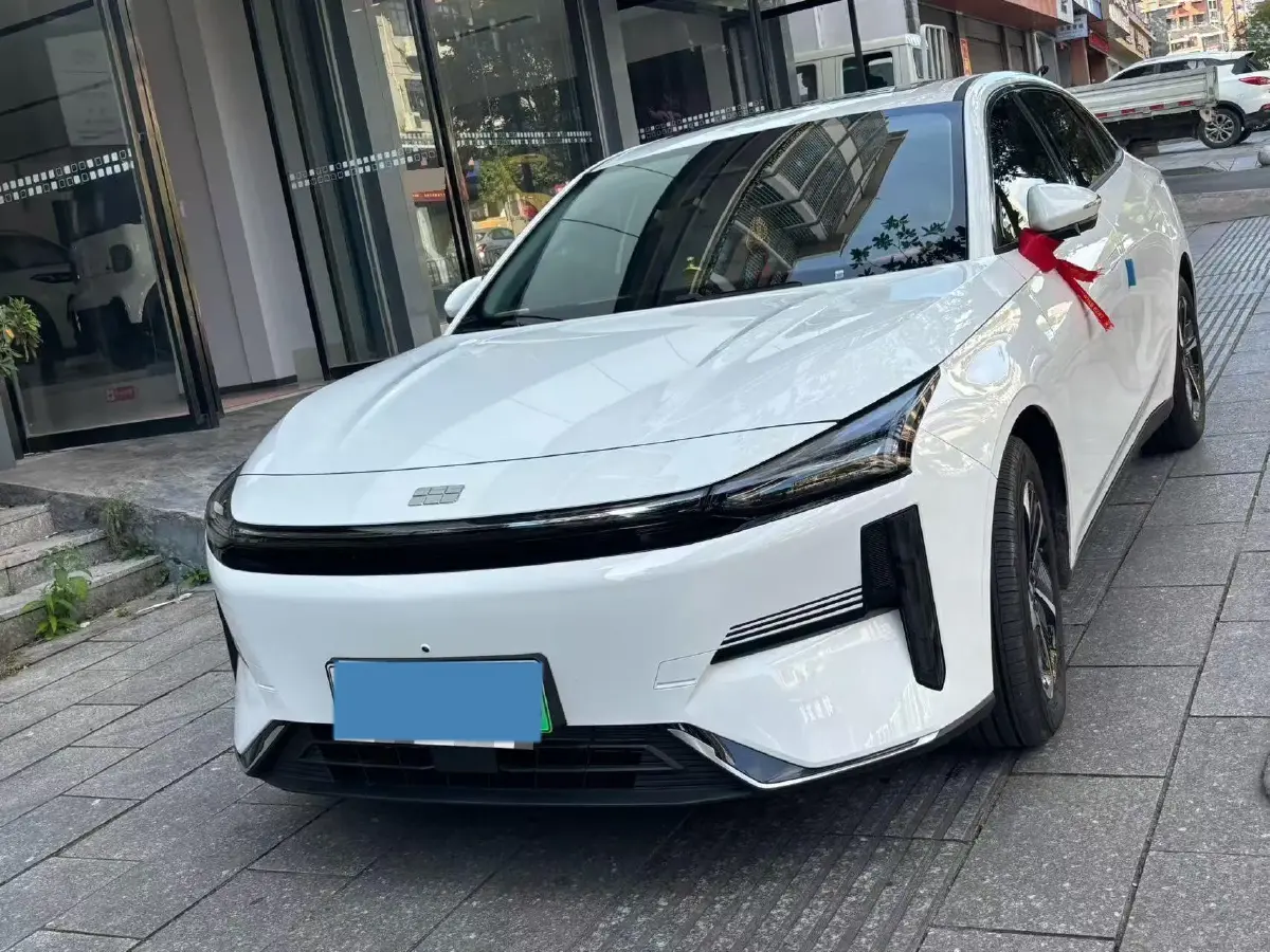 2023 Geely Galaxy L6 1.5T 163HP L4 3DHT PHEV