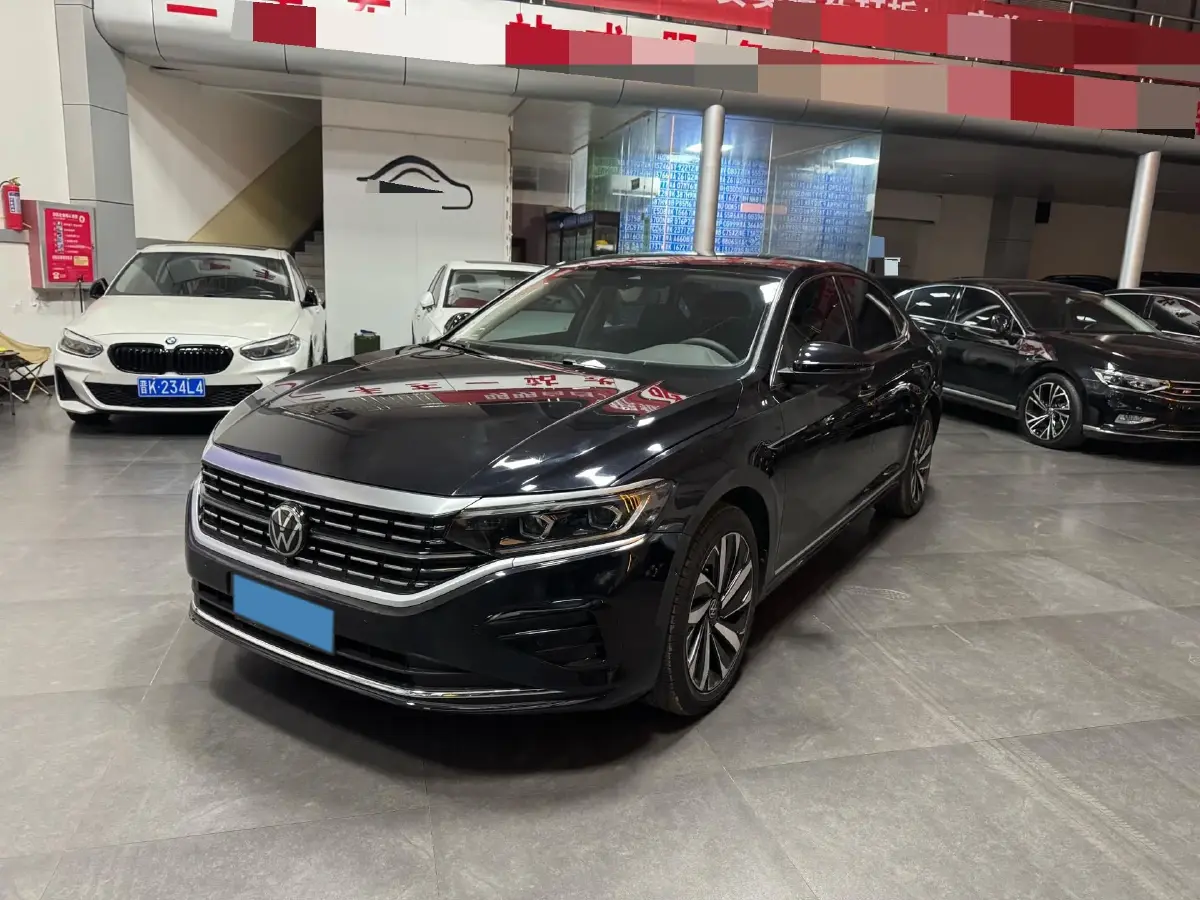 2024 Volkswagen Passat 2.0T 220HP L4 7DCT