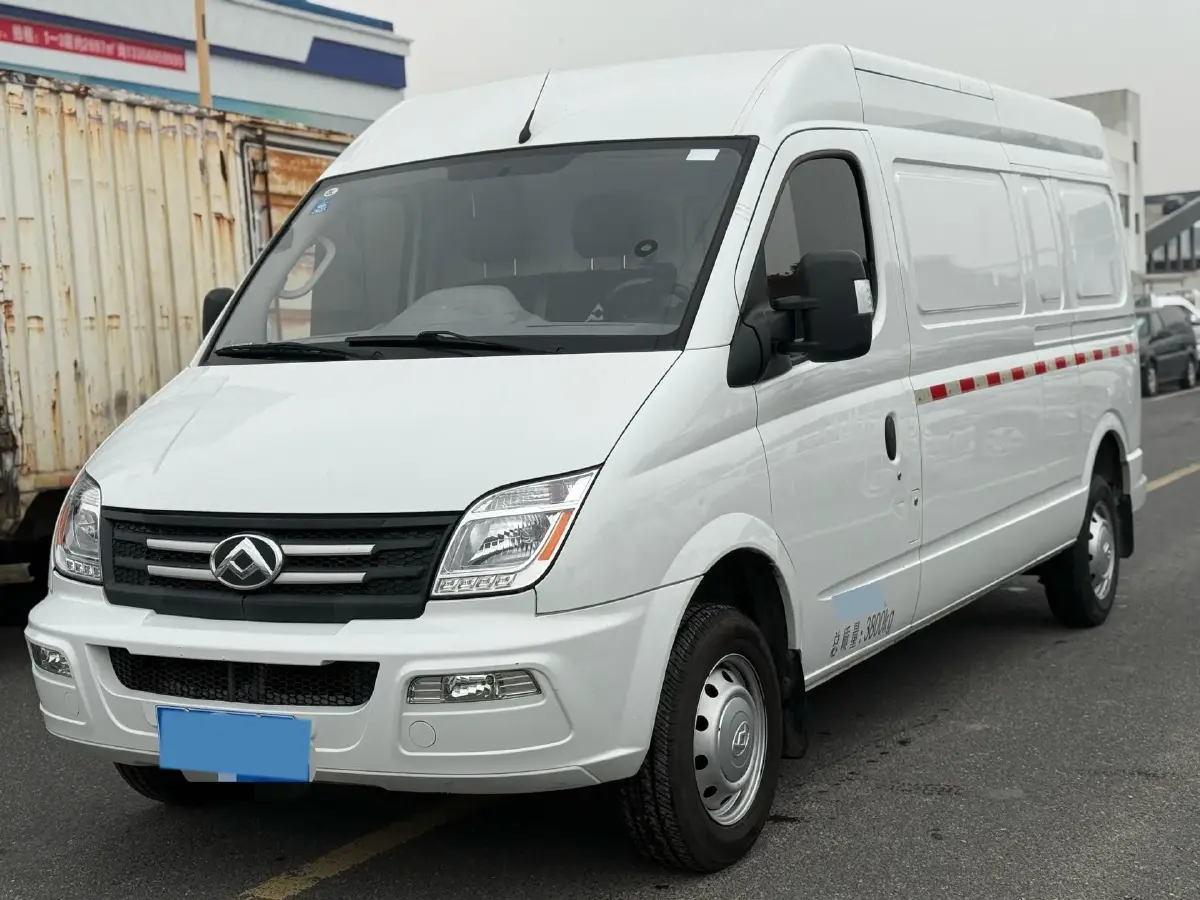 2023 MAXUS XinTu V80 2.0T 127HP L4 6MT
