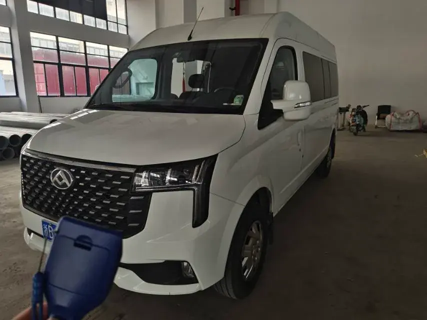 2023 MAXUS XinTu V80 2.0T 127HP L4 6MT