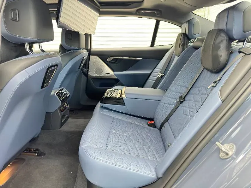 2025 BMW i5 BEV 96.96KWH,autocango,china used car exporter,china ev exporter,chinese used car exporter,chinese used ev exporter