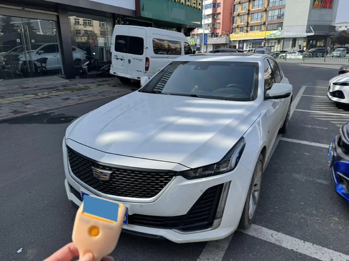 2022 Cadillac CT5 2.0T 237HP L4 10AT