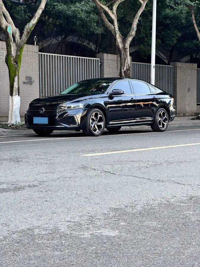 2024 Volkswagen Passat 2.0T 186HP L4 7DCT