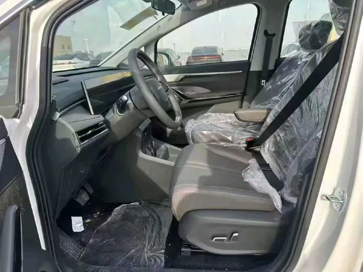 2024 MAXUS DaJia 7 1.5T 150HP L4 1DHT PHEV 24.7KWH,autocango,china used car exporter,china ev exporter,chinese used car exporter,chinese used ev exporter