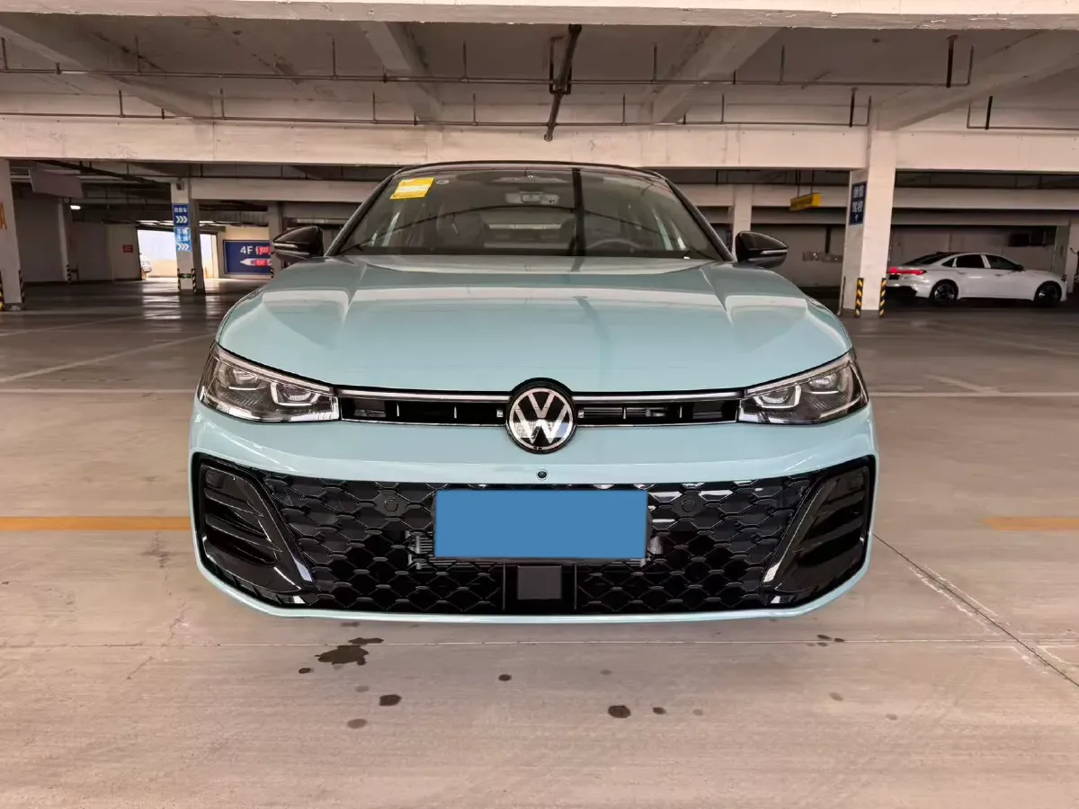 2025 Volkswagen Passat 2.0T 220HP L4 7DCT,autocango,china used car exporter,china ev exporter,chinese used car exporter,chinese used ev exporter