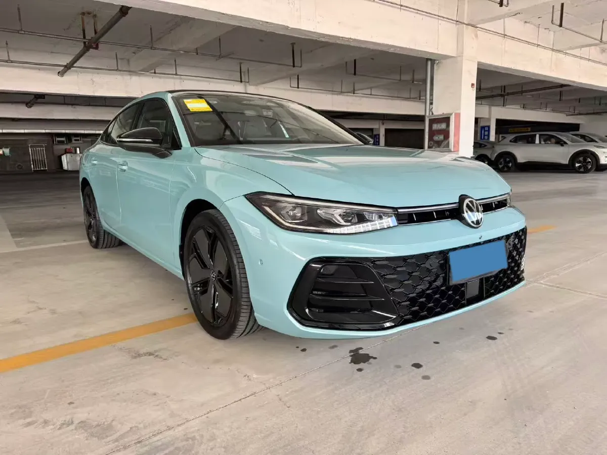 2025 Volkswagen Passat 2.0T 220HP L4 7DCT,autocango,china used car exporter,china ev exporter,chinese used car exporter,chinese used ev exporter