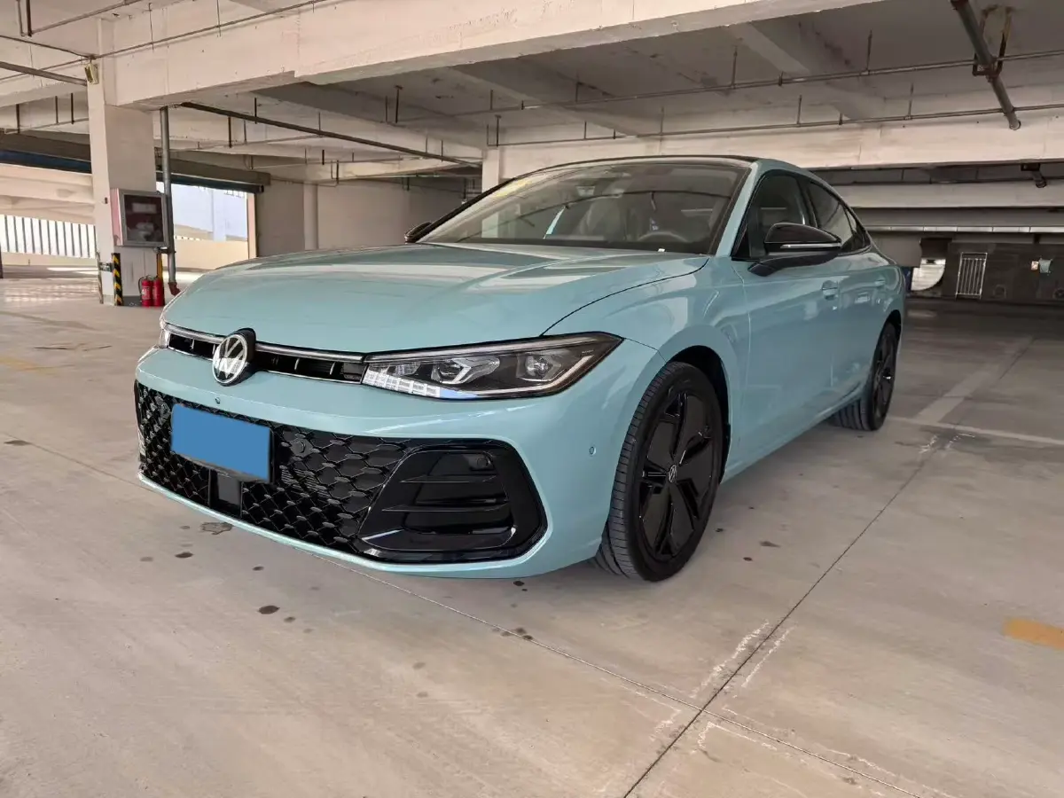 2025 Volkswagen Passat 2.0T 220HP L4 7DCT