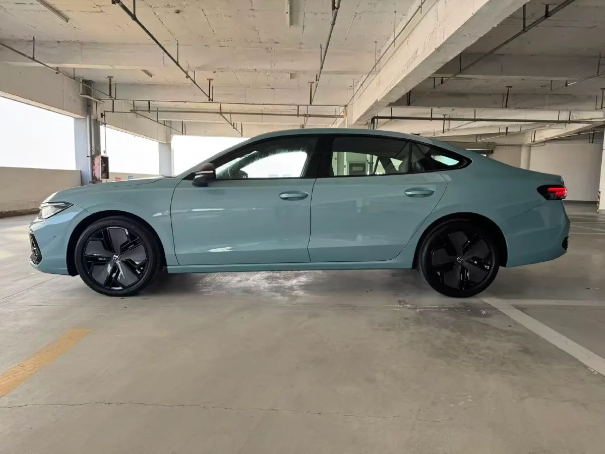 2025 Volkswagen Passat 2.0T 220HP L4 7DCT,autocango,china used car exporter,china ev exporter,chinese used car exporter,chinese used ev exporter