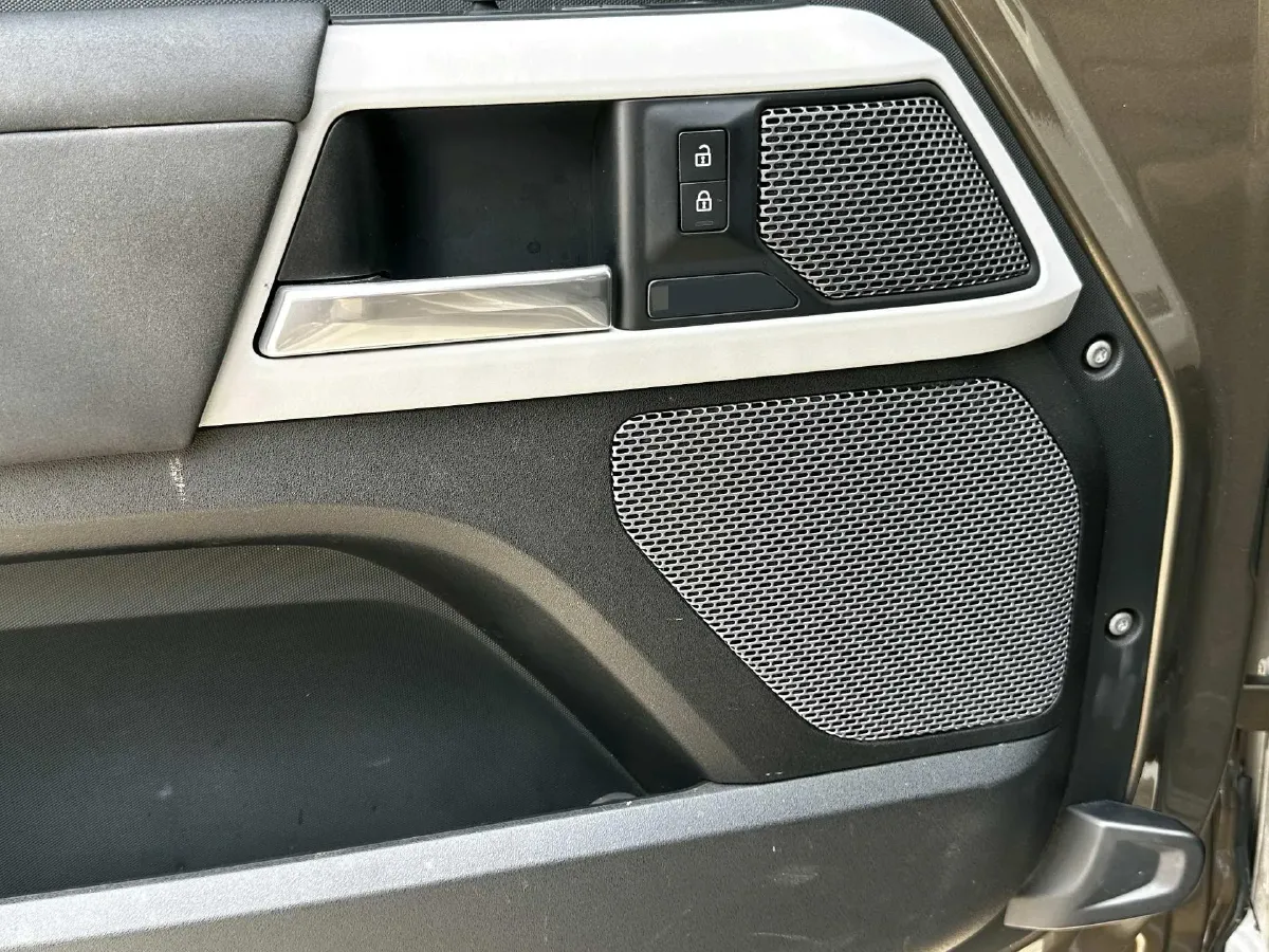 2020 Land Rover Defender 3.0T 400HP L6 8AT,autocango,china used car exporter,china ev exporter,chinese used car exporter,chinese used ev exporter