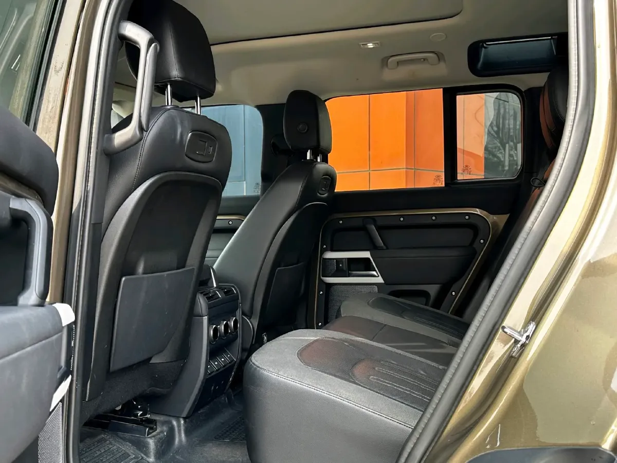 2020 Land Rover Defender 3.0T 400HP L6 8AT,autocango,china used car exporter,china ev exporter,chinese used car exporter,chinese used ev exporter